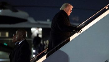 trumpin arizalanan ucagi havalandiktan kisa sure sonra washingtona dondu mw58Efc9