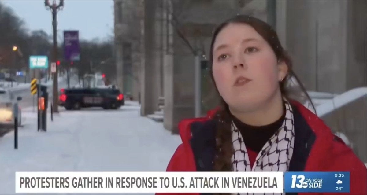 venezuela konusunda trumpi elestiren aktivist roportaj sirasinda tutuklandi 0 EmNtaFBF