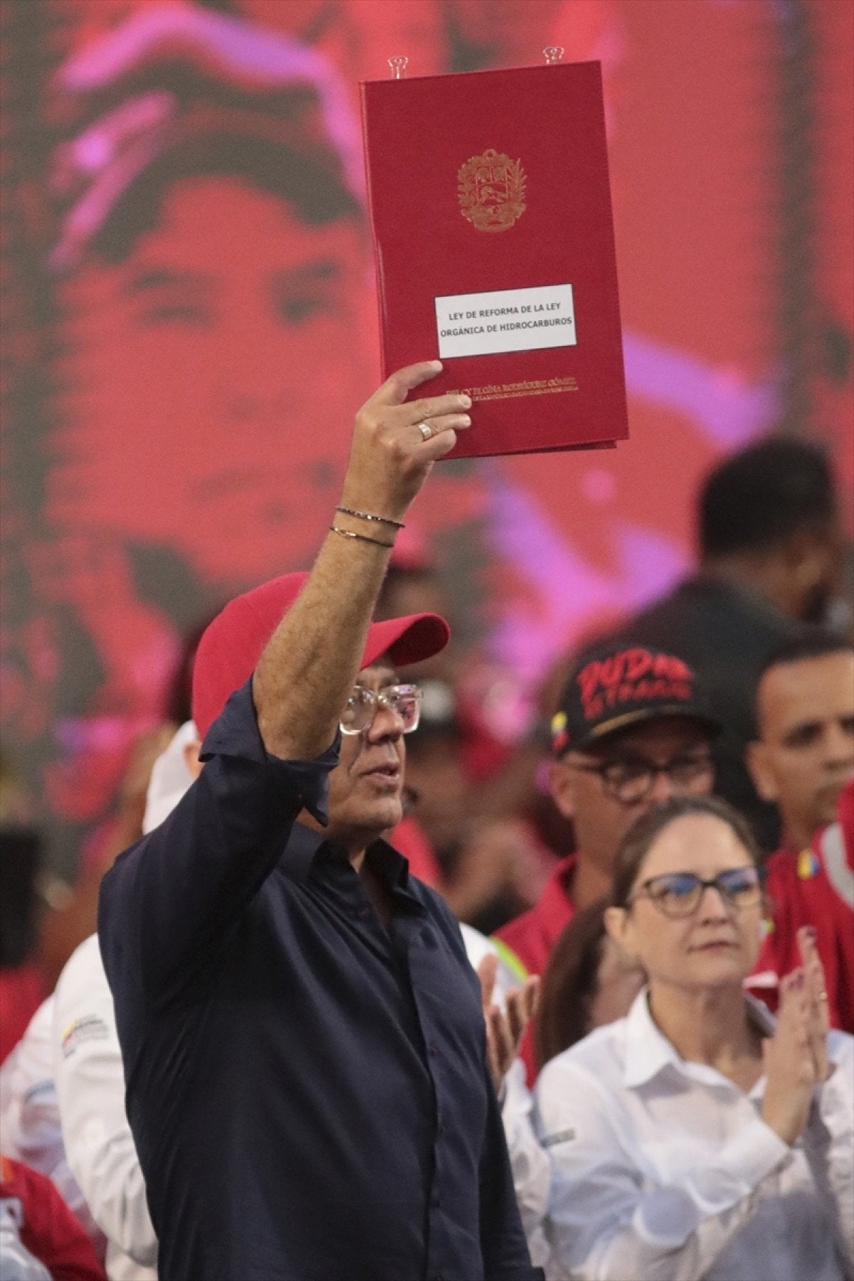 venezuela meclisinden tarihi adim hidrokarbon yasasi kabul edildi 9 BTdN2Chs