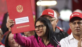 venezuela meclisinden tarihi adim hidrokarbon yasasi kabul edildi wRkkxmRK