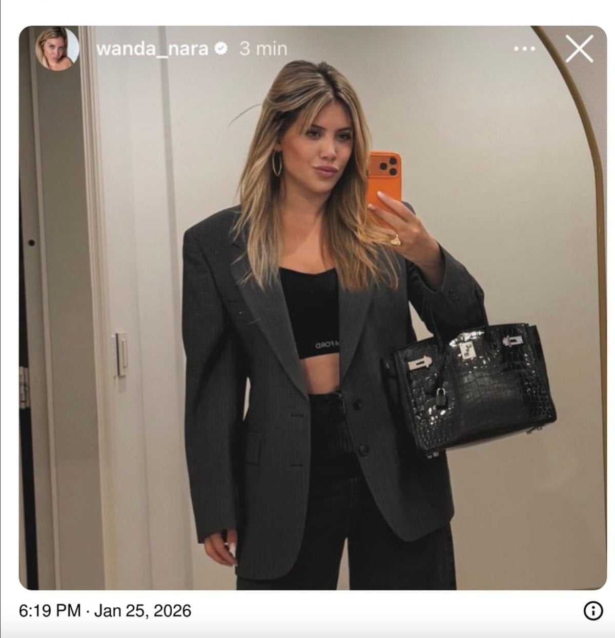 wanda naranin dikkat ceken photoshopu telefonun yarisi yok 0 EqdrnE2a