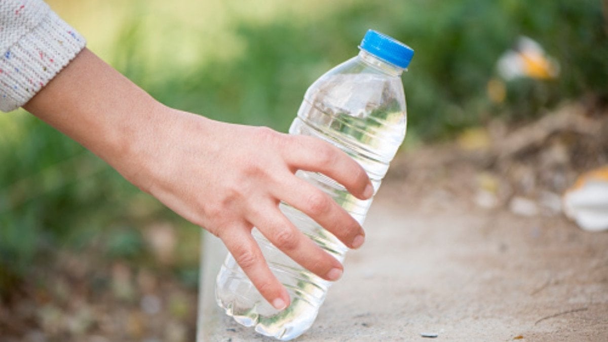 yaz kis balkonlara asiliyor su ve sirke dolu siselerin sirri buymus 0 bC7BdFhM