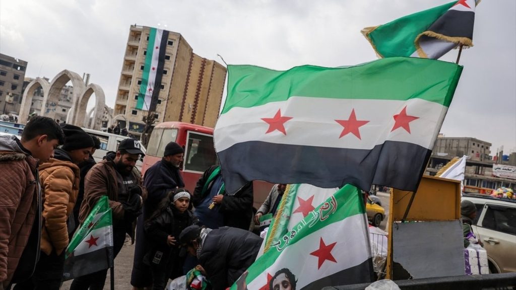 ypgden kurtarilan rakka sokaklarinda suriye bayraklari dalgalaniyor U8yBd2UE