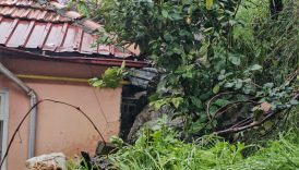 zonguldakta yasanan heyelanda kayalar iki evin uzerine dustu LqXEFNOm