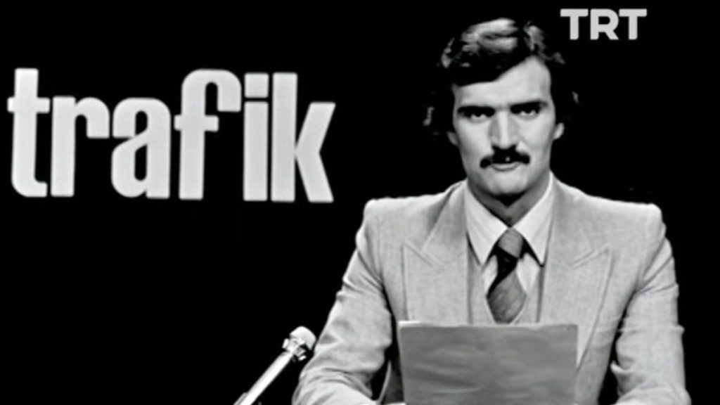 50 yilda degismeyen kuralsizlik trtnin arsiv goruntulerinde yaya gecidi egitimi JOmZCRD3