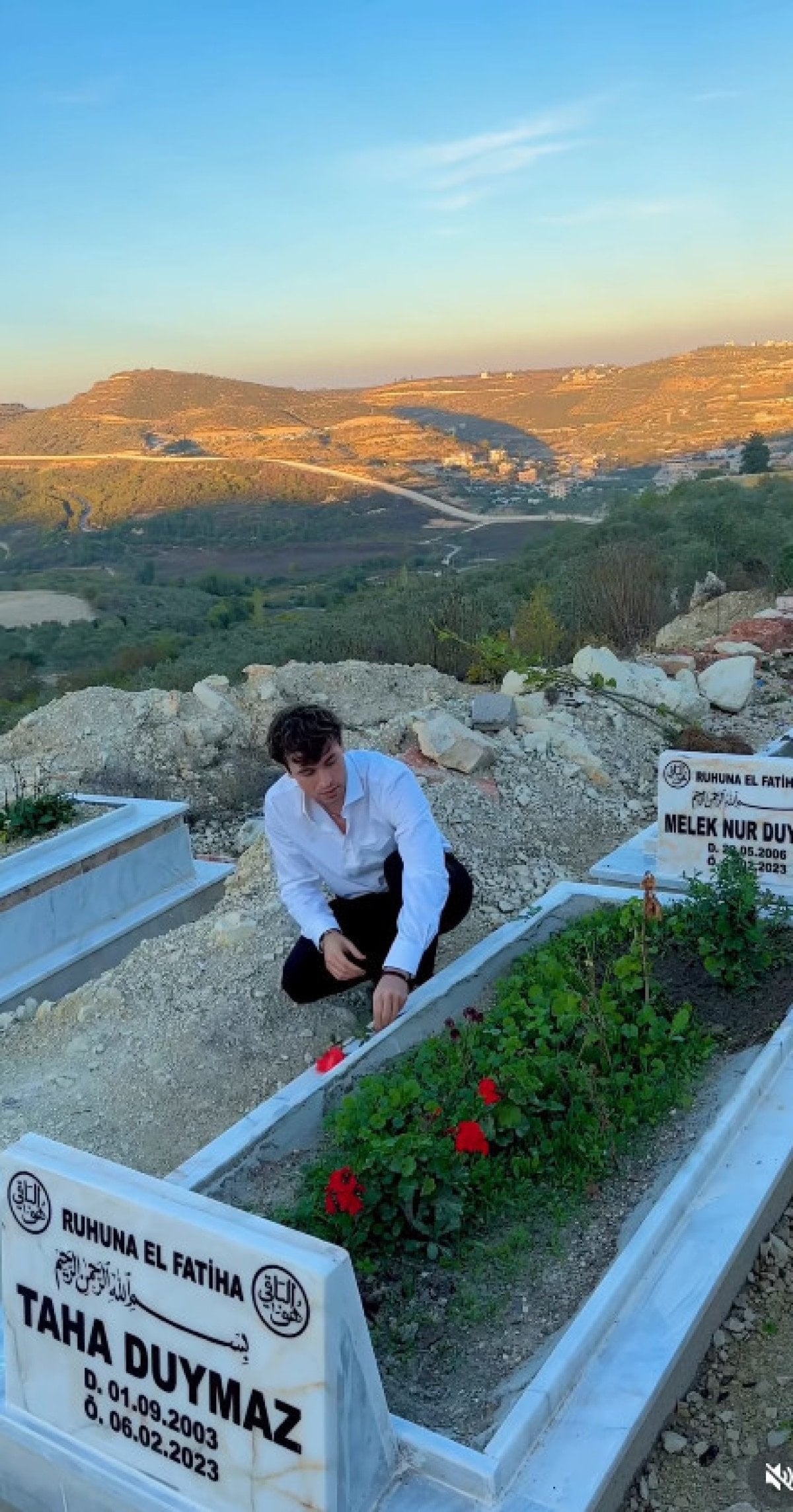 6 subatta vefat eden fenomen taha duymazin kabri goruntulendi can dostumdun 2 CUwDzzsN