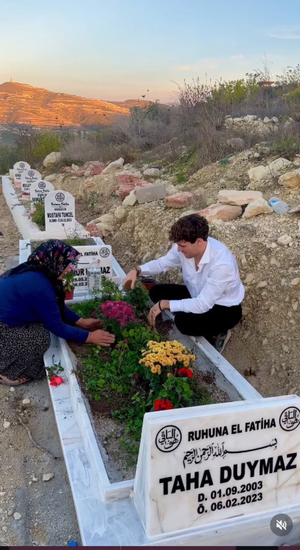 6 subatta vefat eden fenomen taha duymazin kabri goruntulendi can dostumdun 3 LSyRpuZk