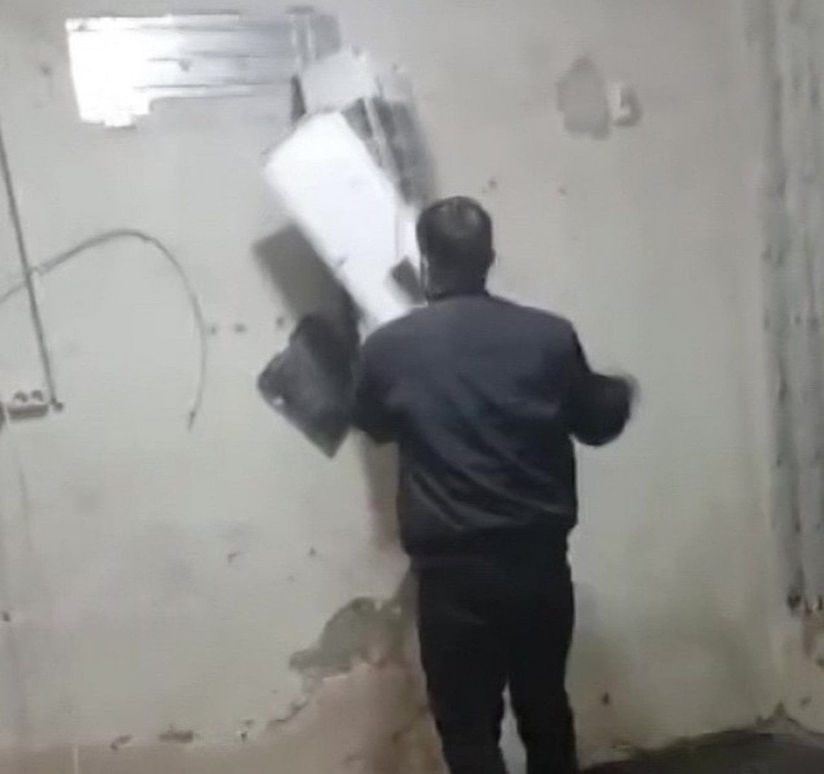 adanada bosanma asamasindaki esinin evine saldiran sahis tutuklandi 0 eWzaFvHr