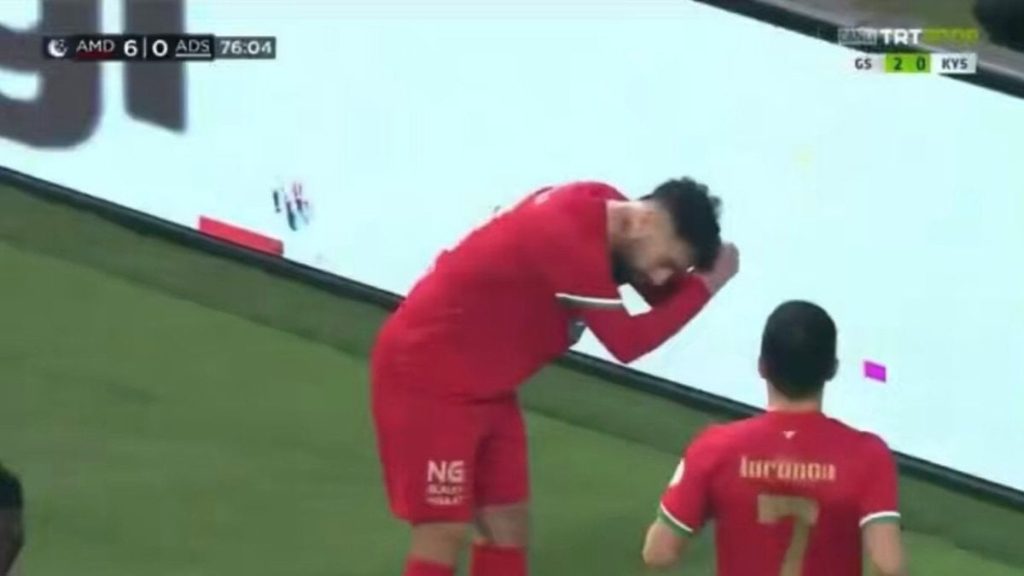 amedsporlu futbolcu attigi golden sonra sac orme hareketi yapti DNsKUHqF