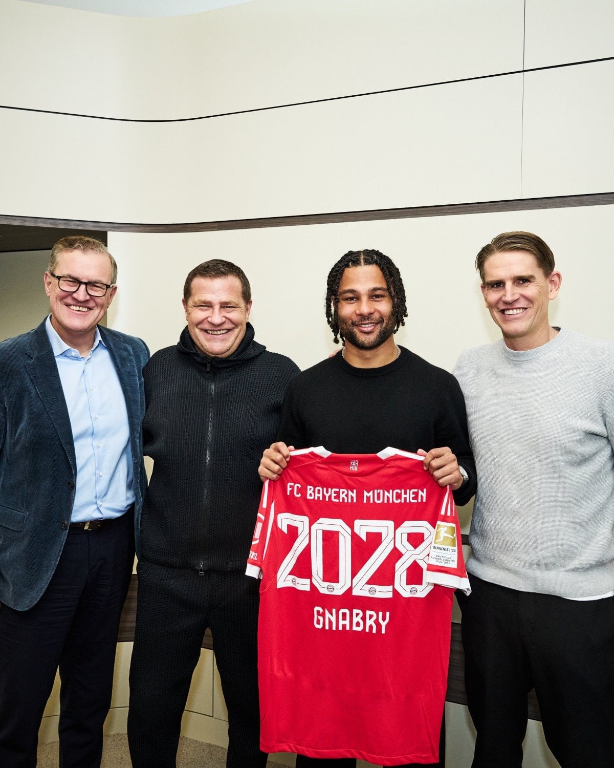 bayern munih serge gnabrynin sozlesmesini uzatti 1