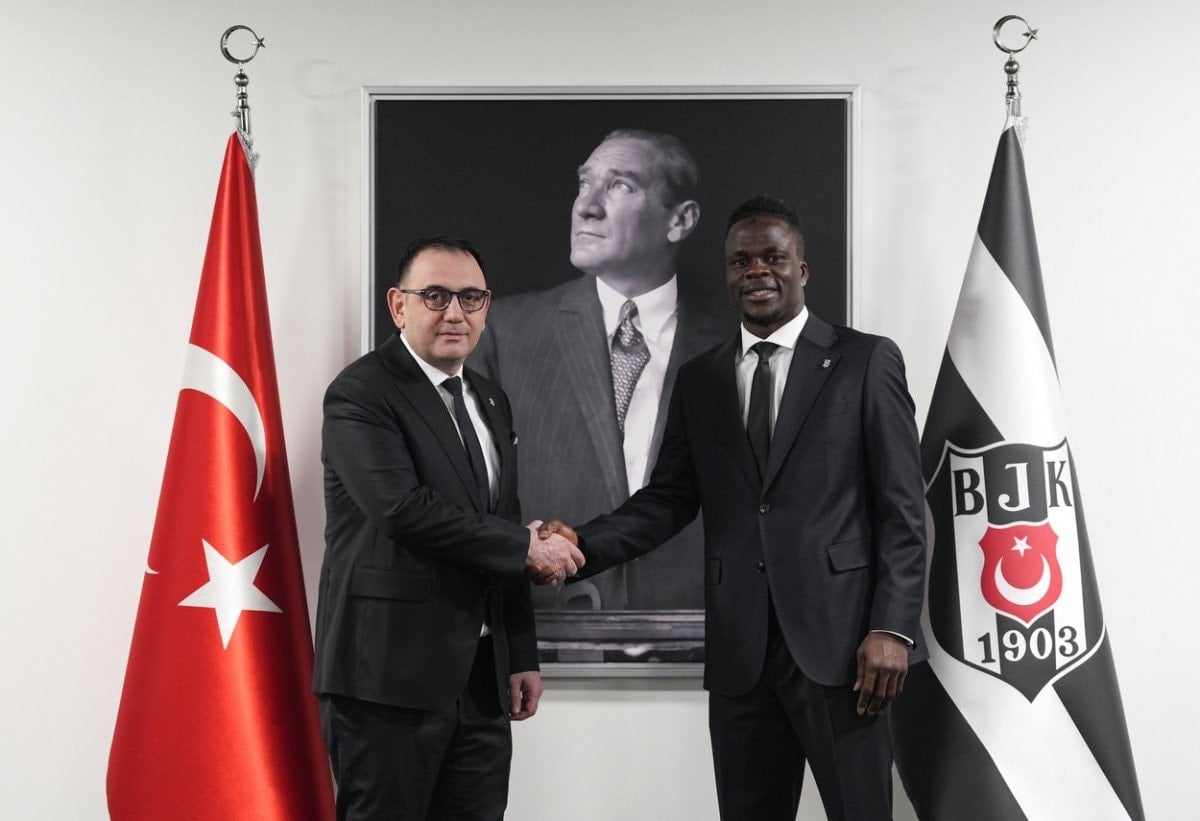 besiktas junior olaitanla sozlesme imzaladi 1 4D3U43II