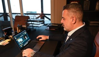 besiktasli yonetici ozkan arseven aanin yilin kareleri oylamasinda pehN76Ve