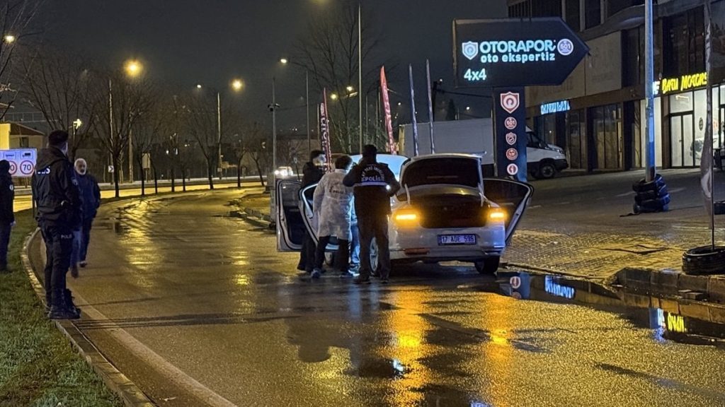 bursada polisin dur ihtarina uymayan aracta el bombasi ele gecirildi wc4lcy77