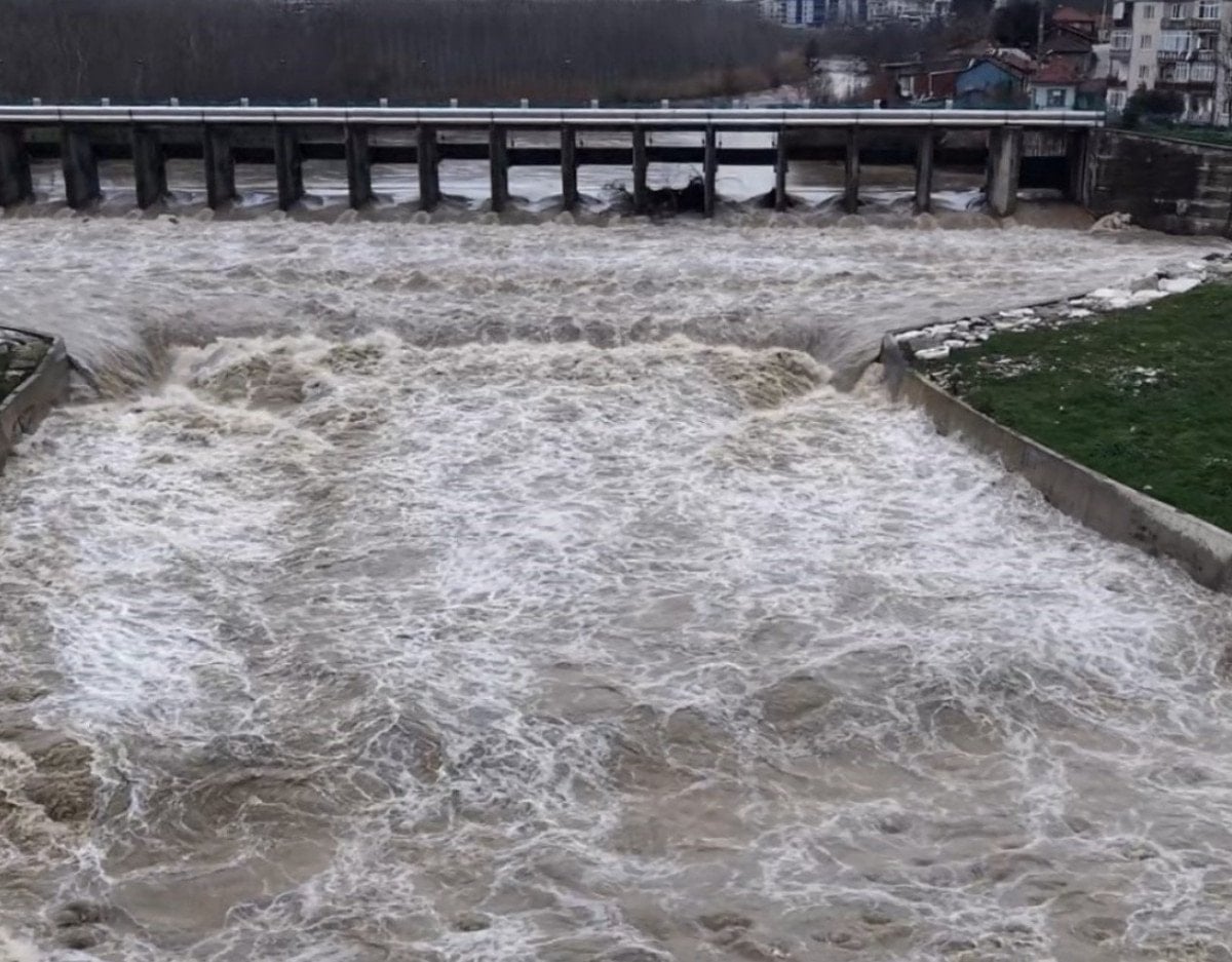 bursada yagmurlar sonrasi mustafakemalpasa cayi costu 2 RC96rewk