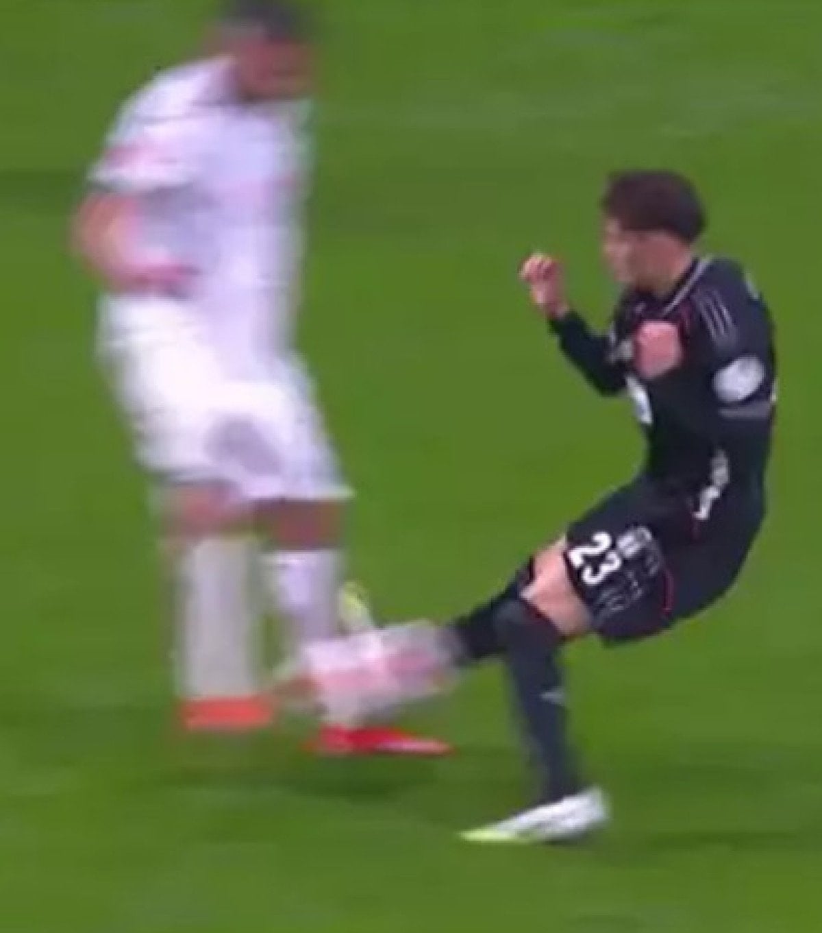 eski hakemler besiktas konyaspor macinin tartismali pozisyonunu yorumladi 0 5C1khutZ