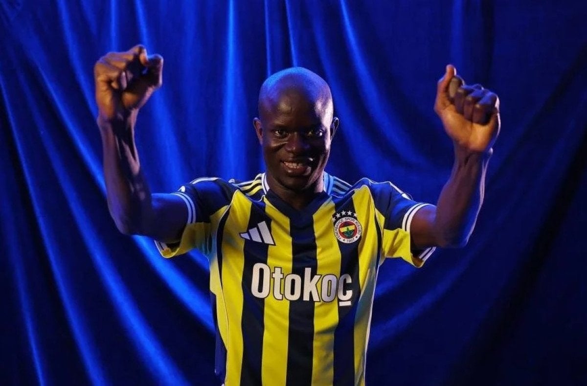 fenerbahce ngolo kante icin imza toreni duzenledi 2 ISKyARgl