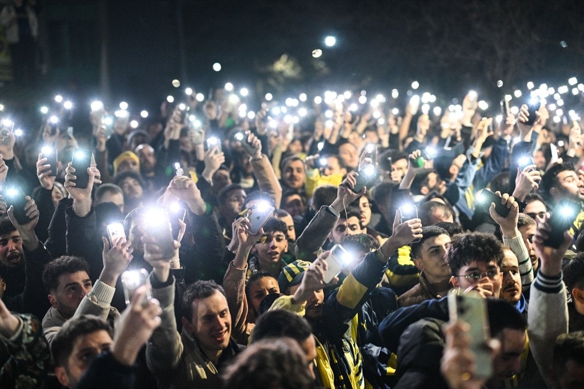 fenerbahce ngolo kanteyi istanbula getirdi 0 YTSCIaN4