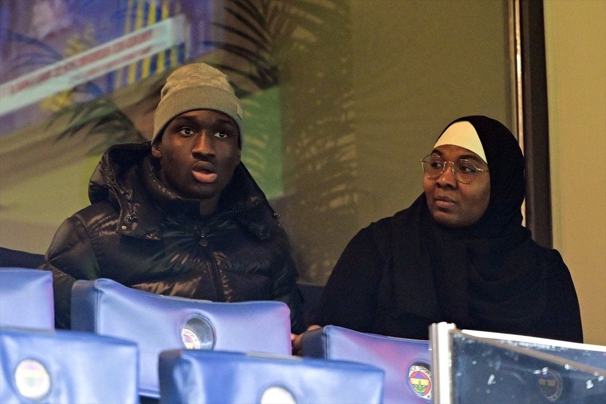 fenerbahcede yeni transferler tribunde 0 qfalIVye