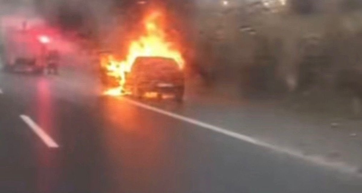 gaziantepte seyir halindeki arac alev alev yandi 0 QpSpnNXl