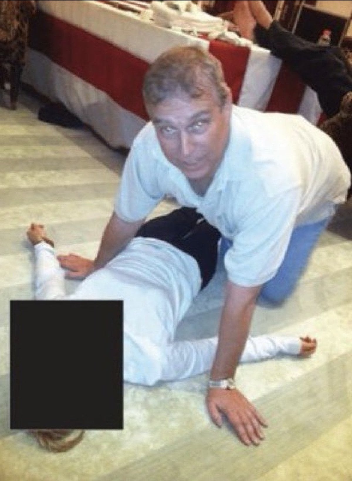 ingiltere basbakani starmerden epstein dosyalarinda fotograflari cikan andrew hamlesi 1