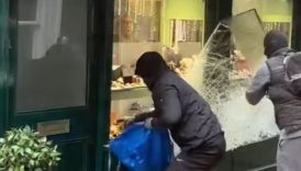 ingilterede akilalmaz kuyumcu soygunu gupegunduz dukkani talan edip kactilar K4XFdmzZ