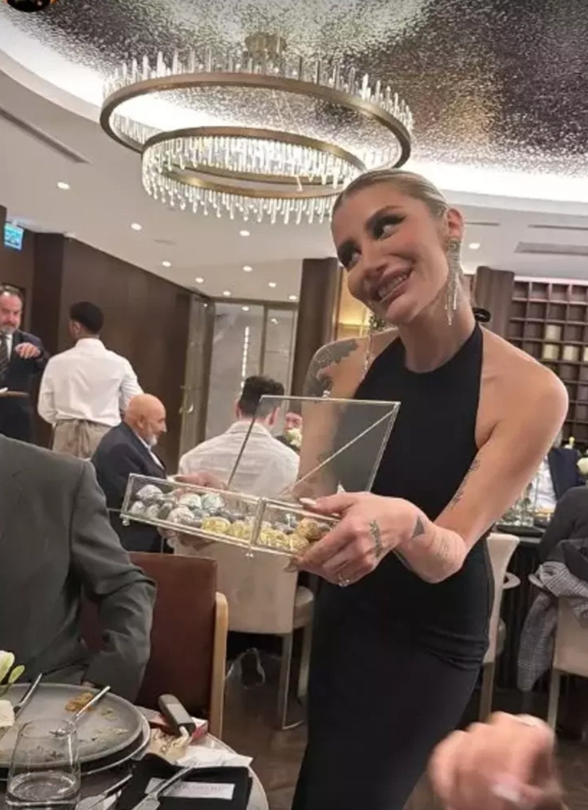 irem derici ve melih kunukcu nisanlandi 0