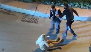 istanbulda sokaktaki tartisma sonrasi kendini yerden yere atti elektrik diregine saldirdi IMIt55K9