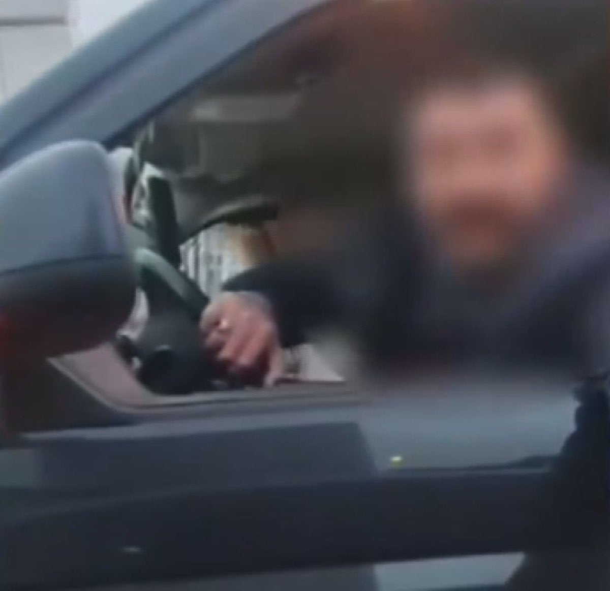 istanbulda tartistigi kisinin aracini kesen surucu yakalandi 0 qav7B9SH