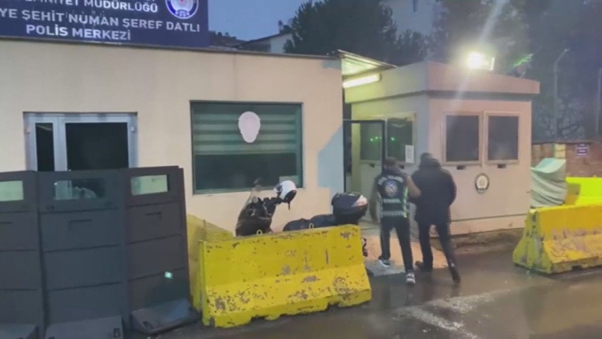istanbulda tartistigi kisinin aracini kesen surucu yakalandi 2 9dU24I5M
