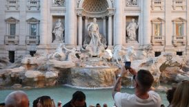 italya romada turistlerden trevi cesmesine giriste ucret uygulamasi QFtEqrr7