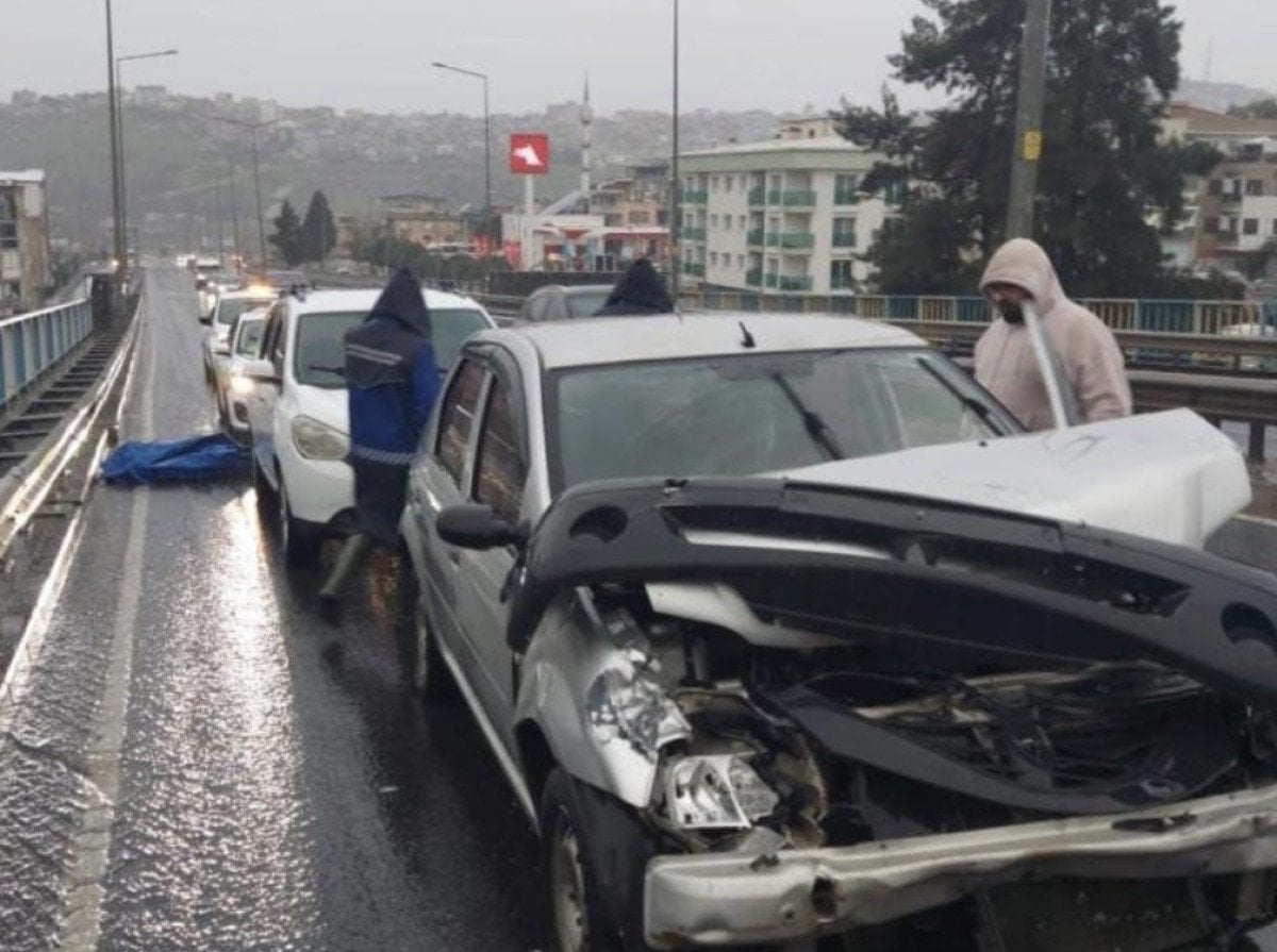 izmirde saganak sonrasi yolar gole dondu 0 HaH7AXDc