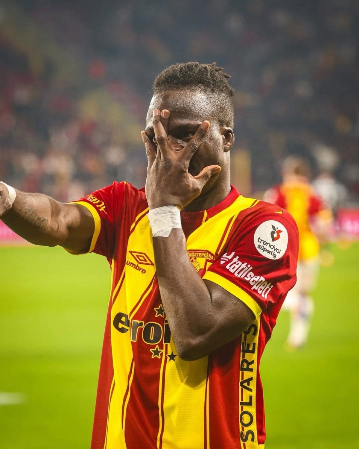 junior olaitan besiktas icin geliyor 0 AVPDcdIy