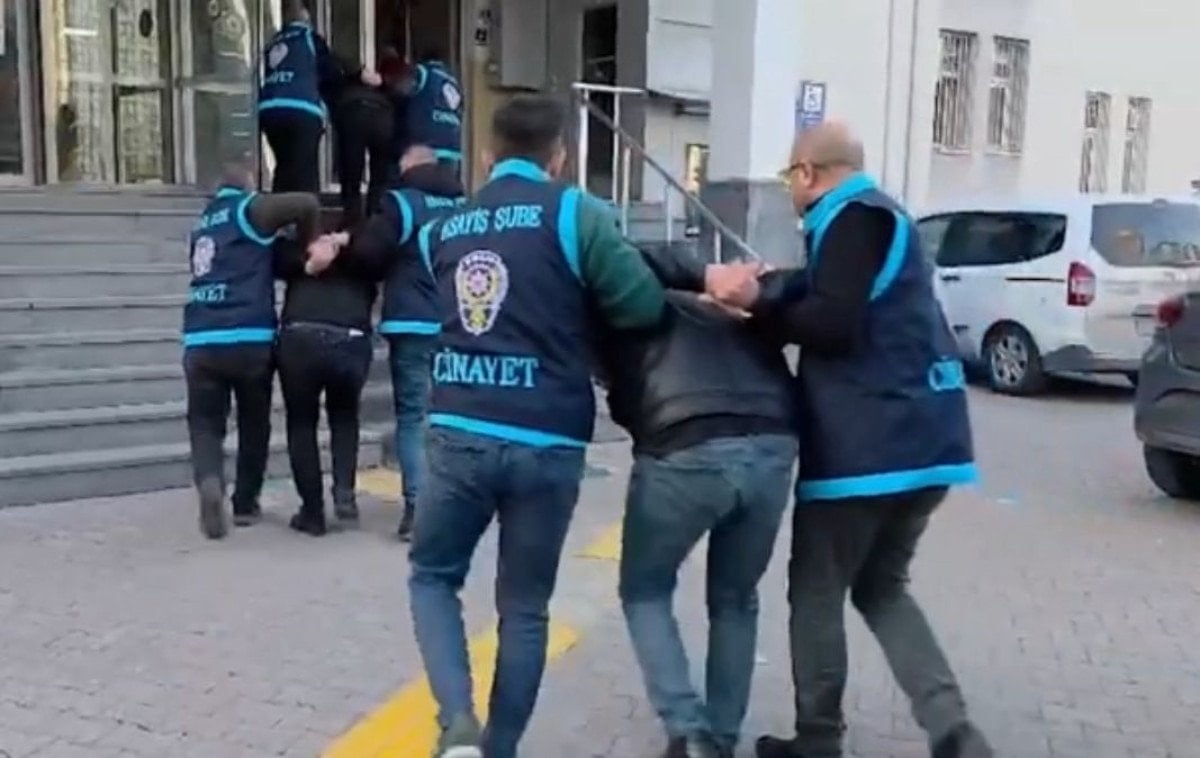 kayseride trafikte yol verme kavgasi kamerada 3 gozalti 1 5v63tKEh