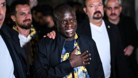 ngolo kanteyi bekleyen fenerbahceliler ciktigi cardak coktu K3wGnwFb