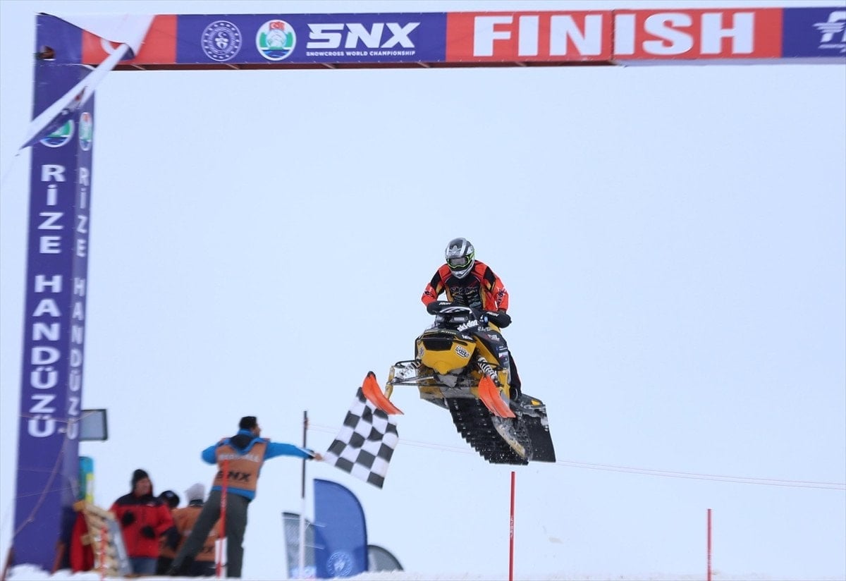 rizede dunya kar motosikleti sampiyonasinda siralama heyecani 17 MXcsAy4A