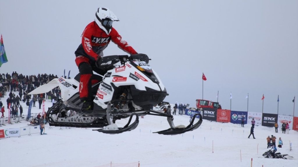 rizede dunya kar motosikleti sampiyonasinda siralama heyecani ESqk3gS3