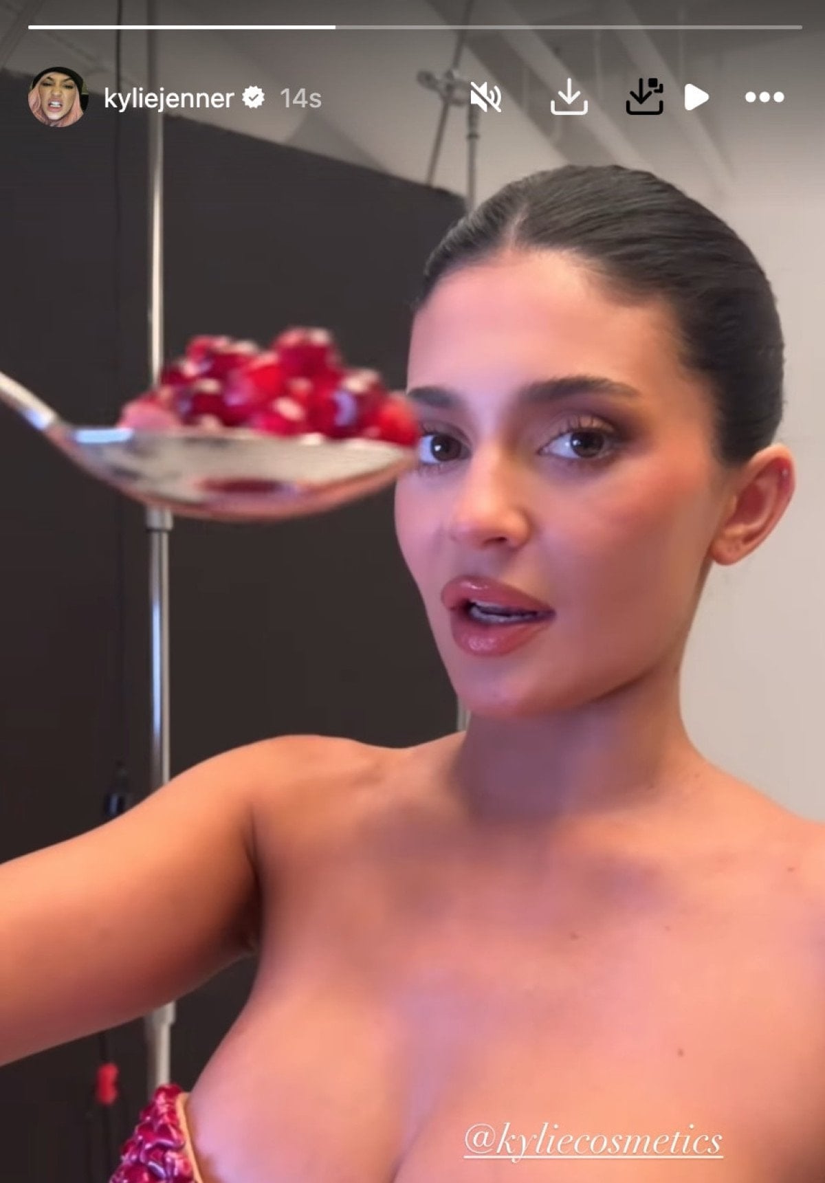 sasirtmaya devam ediyor kylie jennerin nar taneli bikinisi 3 DYPvqsm5