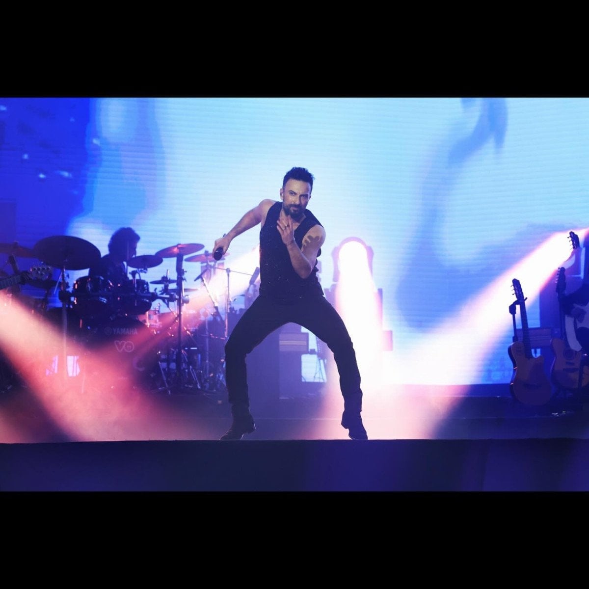 tarkandan konser sonrasi paylasimi ask mesaji birakti 1 AeUrH4hn